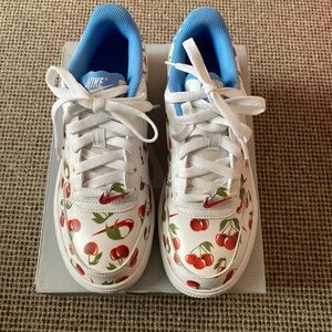 Cherry Nike Force 1, brand new never worn kept in super prestige conditions
